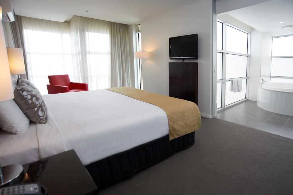 Quest 4* Caroline Springs